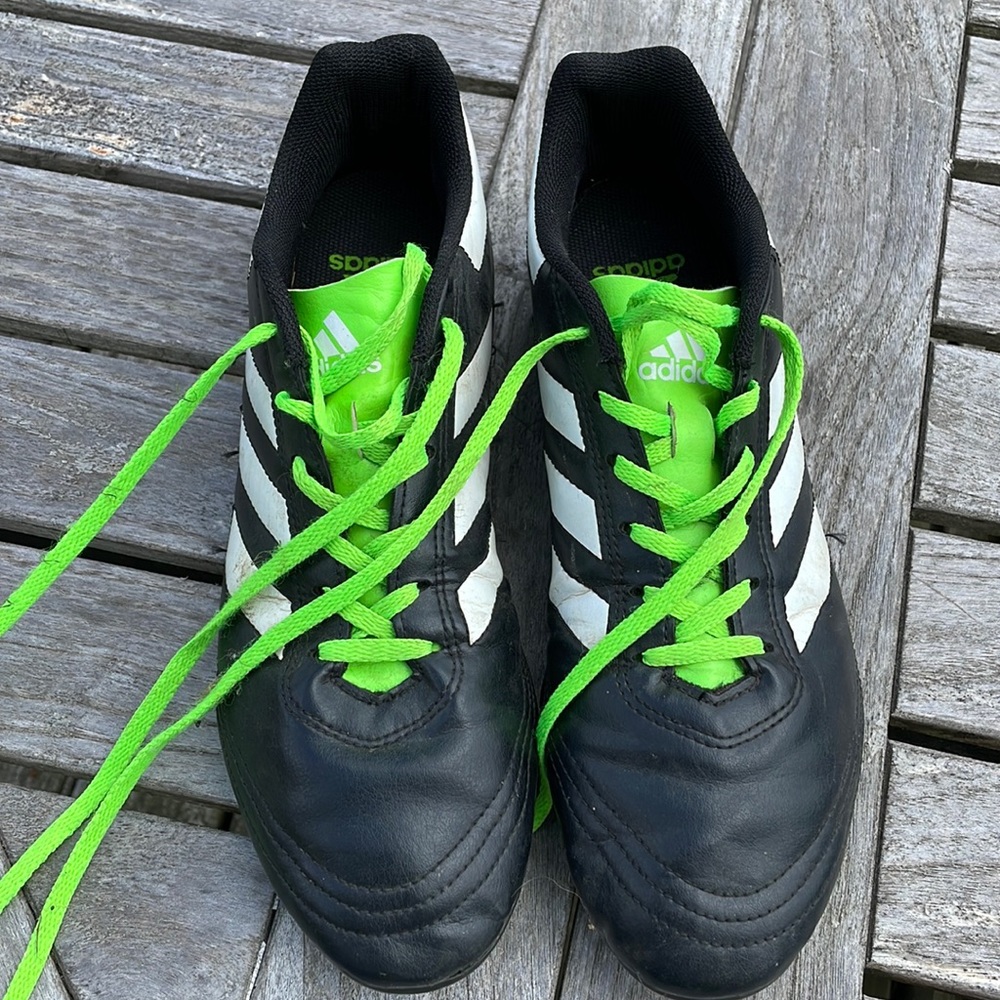 Soccer cleats